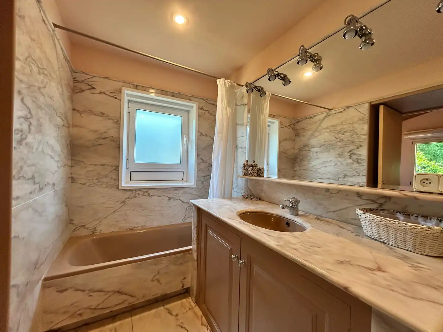 Baño de Casa o chalet en venta en Sant Joan Les Fonts con Aire acondicionado, Calefacción y Parquet