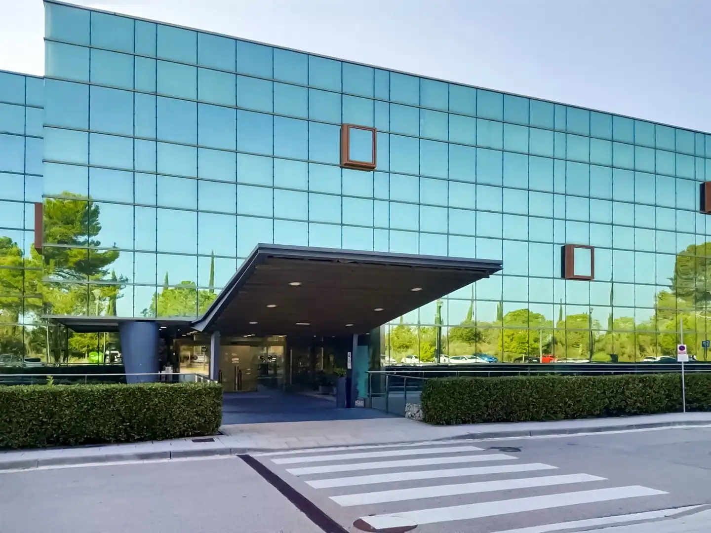 Vista exterior de Oficina de lloguer en Sant Cugat del Vallès amb Aire condicionat, Calefacció i Moblat