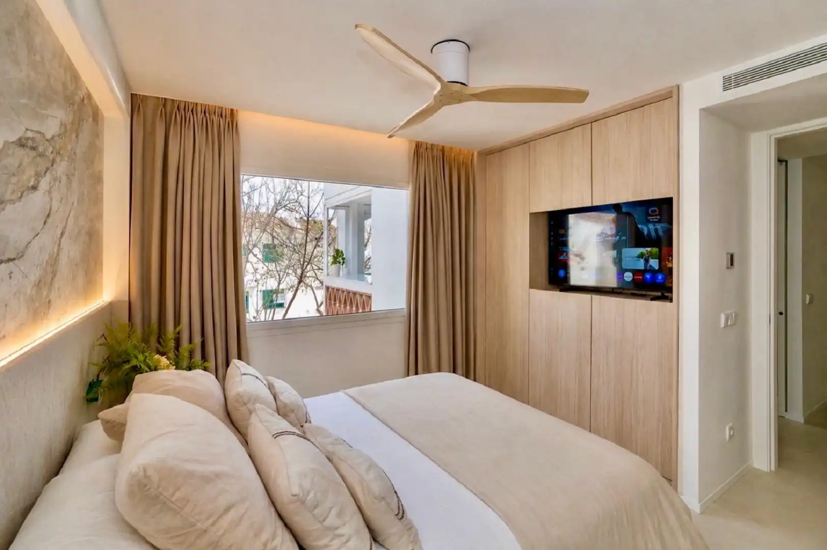 Bedroom of Flat for sale in Benalmádena  with Air Conditioner, Terrace and Storage room