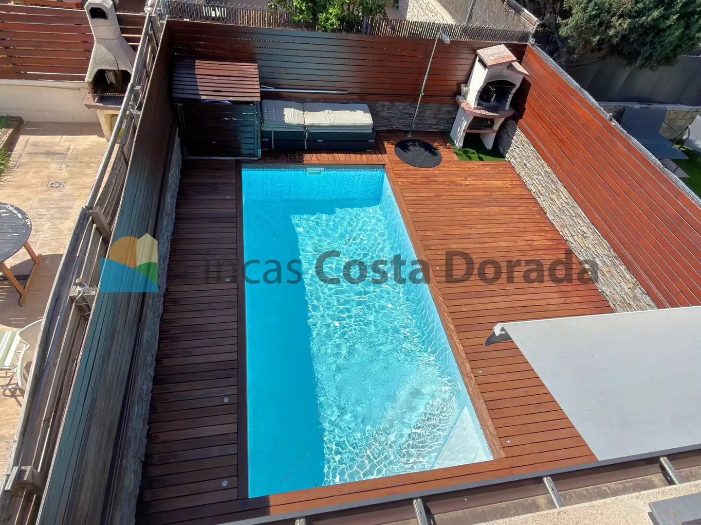 Piscina de Casa adosada en venda en Cubelles amb Aire condicionat, Calefacció i Jardí privat