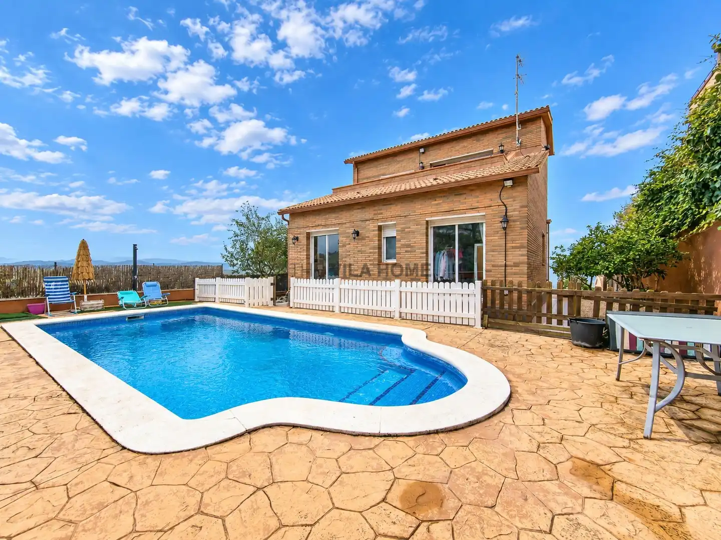 House with pool for sale in Canyelles