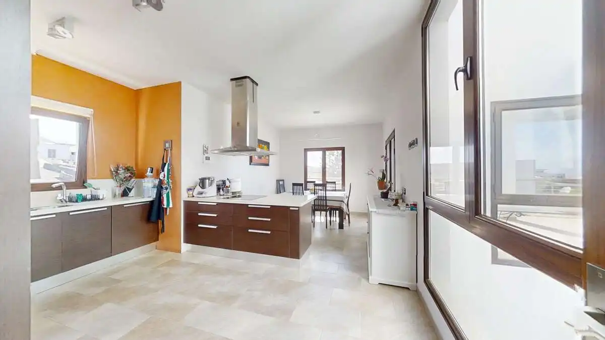 Cuina de Casa o xalet en venda en Yaiza amb Aire condicionat, Jardí privat i Traster