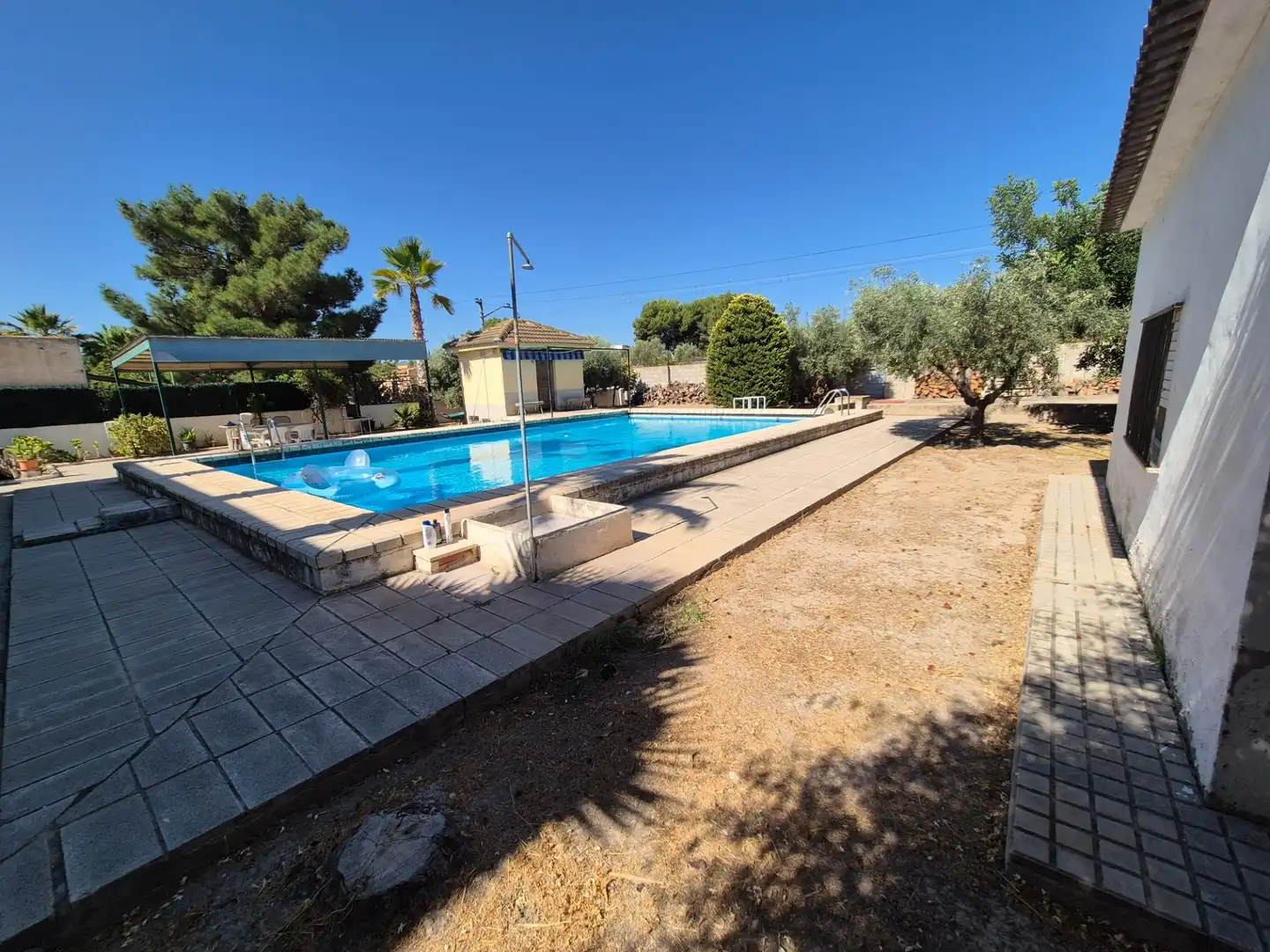 Piscina de Casa o xalet en venda en Elda amb Jardí privat, Terrassa i Traster