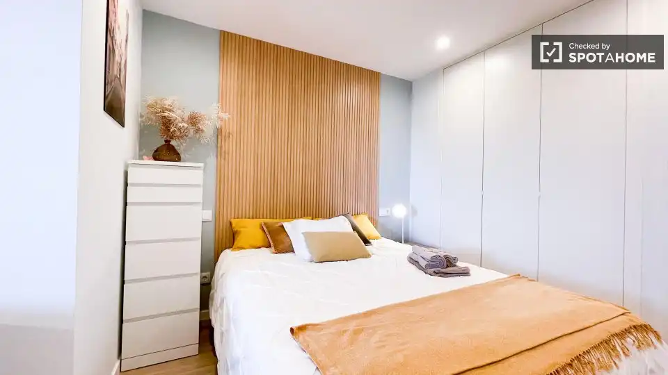 Bedroom of Flat for rent in Madrid  with Air Conditioner, Heating and Furnished