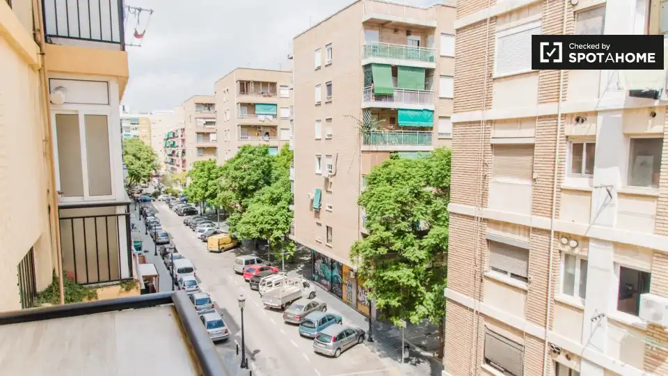 Flat with terrace to rent in Algirós, imagen 3