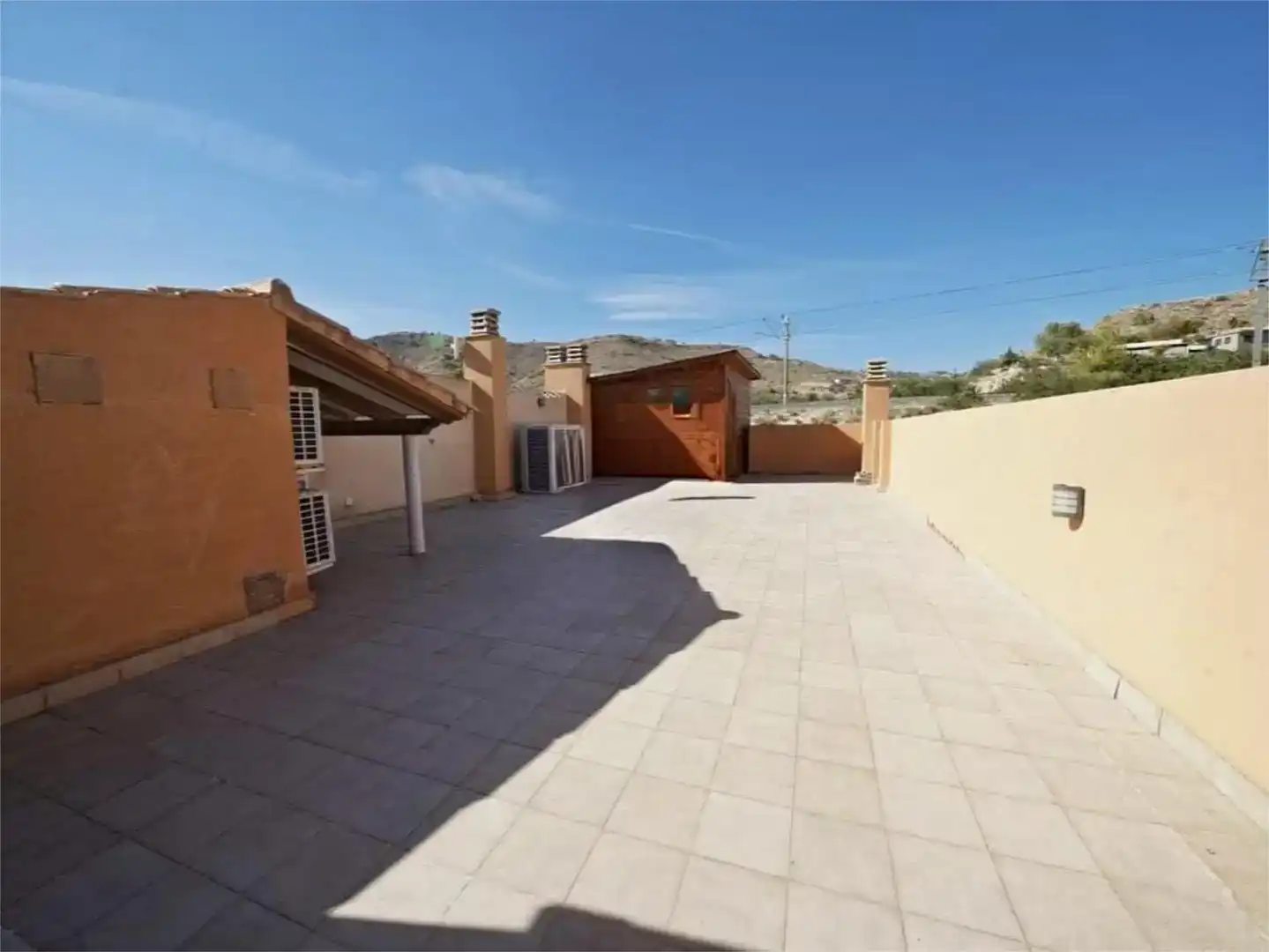 Terrassa de Casa o xalet en venda en El Campello amb Aire condicionat, Jardí privat i Traster
