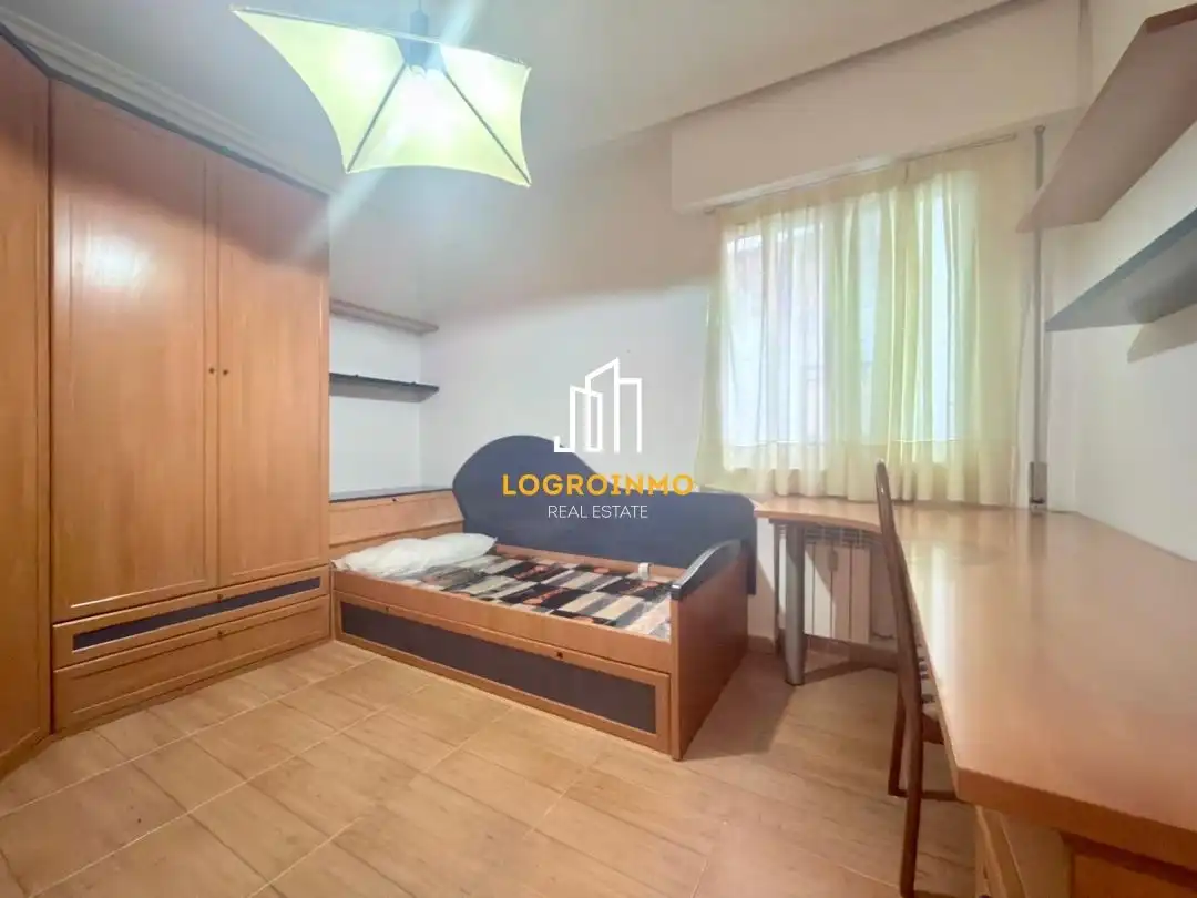 Bedroom of Flat for sale in  Logroño  with Heating and Furnished