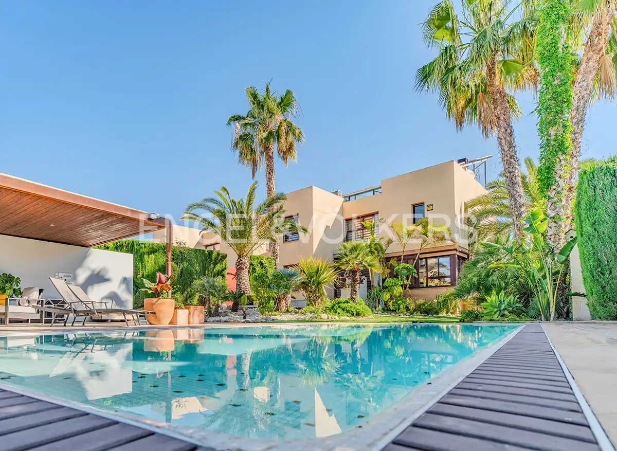 Vista exterior de Casa o xalet en venda en Mutxamel amb Aire condicionat, Calefacció i Jardí privat