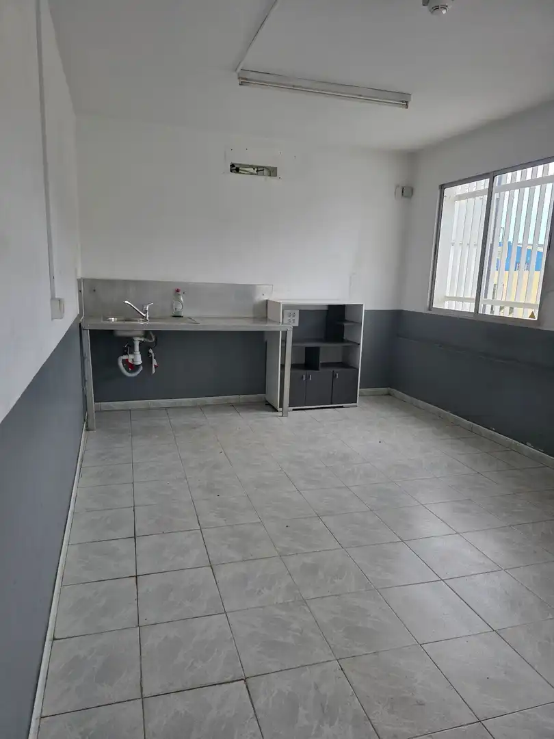 Küche von Fabrikhallen zum Verkauf in Agüimes