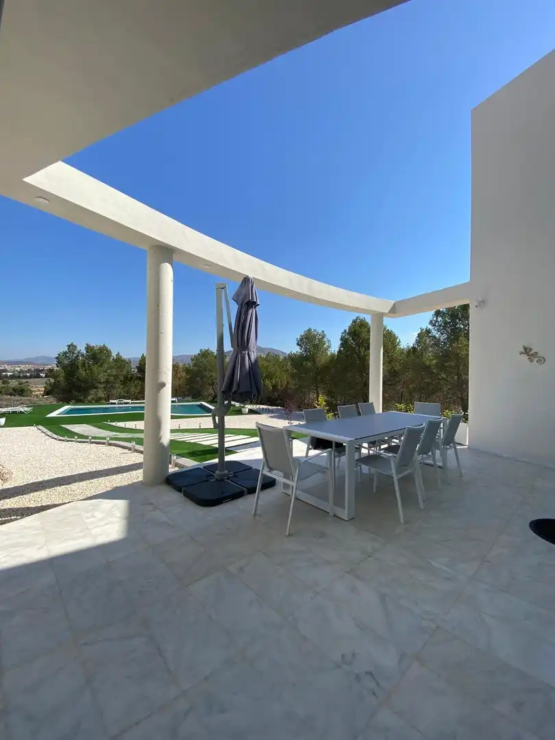 Terrassa de Casa o xalet en venda en Elda amb Aire condicionat, Jardí privat i Terrassa