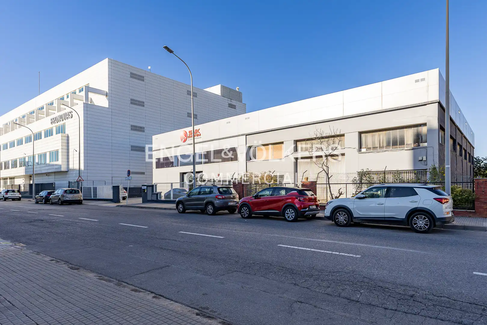 Vista exterior de Nau industrial en venda en El Prat de Llobregat
