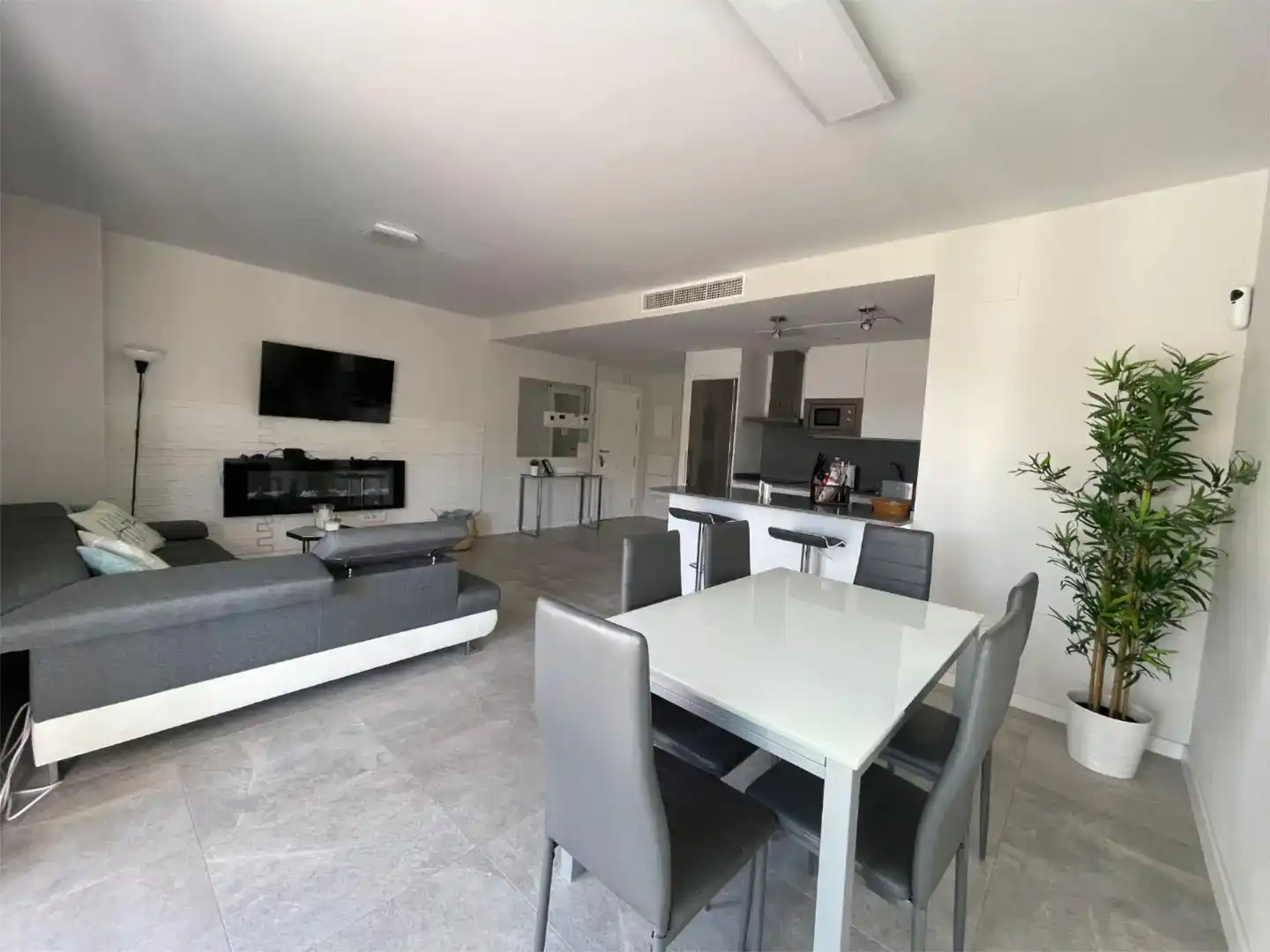 Sala de estar de Piso en venta en Marbella con Aire acondicionado, Jardín privado y Trastero