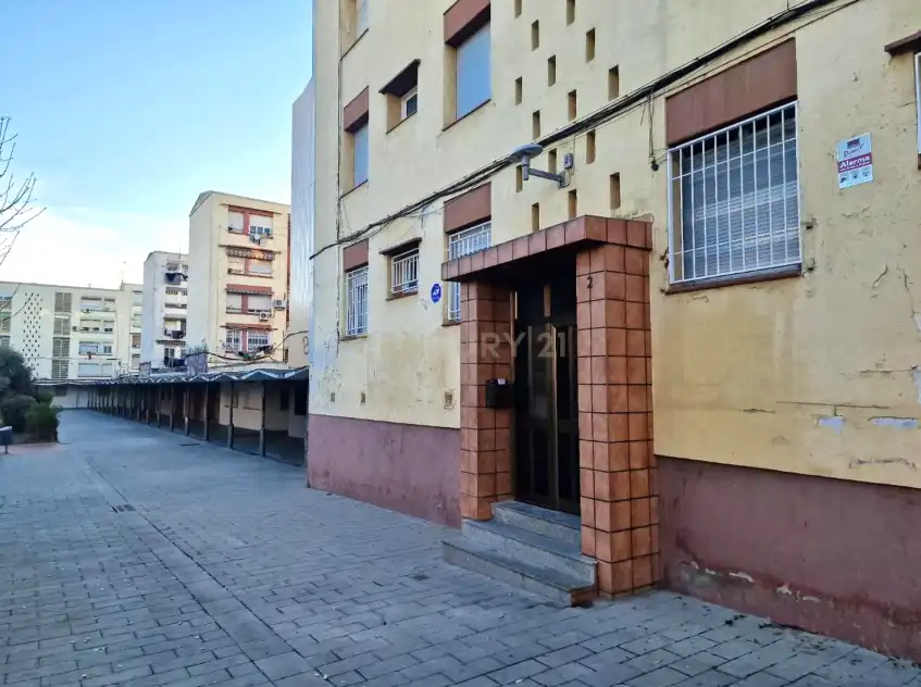Vista exterior de Piso en venta en Sabadell