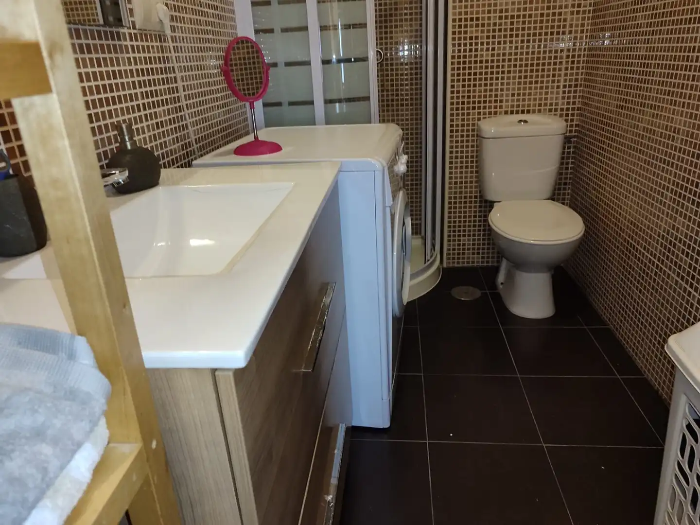 Bathroom of Flat for rent in Vigo   with Heating, Furnished and Oven