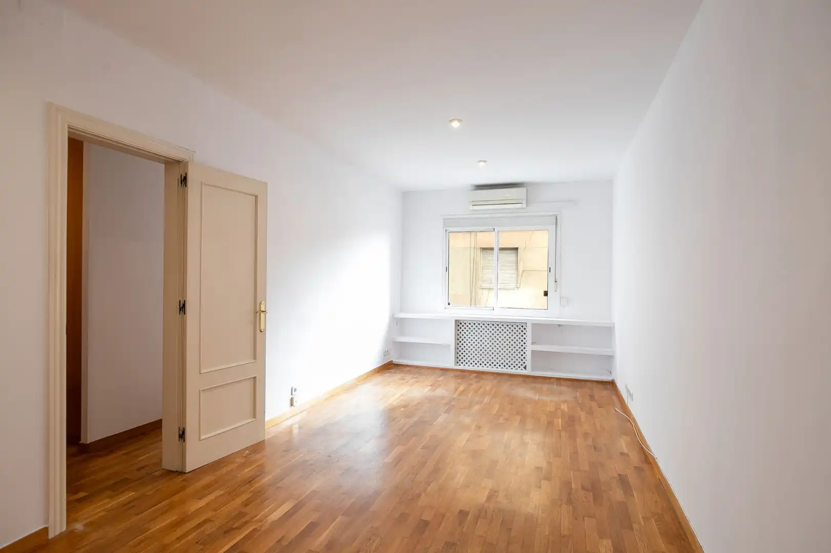 Habitación de Piso en venta en Barcelona con Aire acondicionado y Calefacción