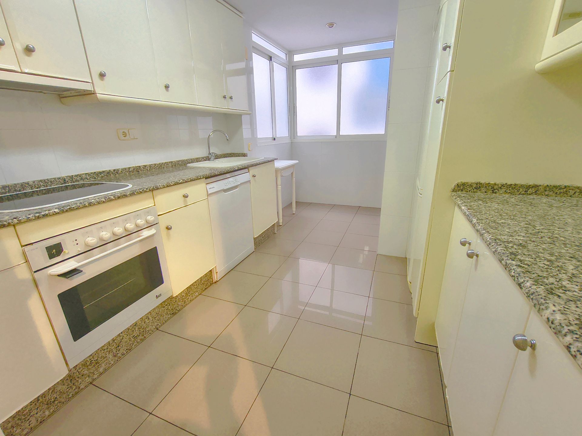 Cuina de Pis de lloguer en Alicante / Alacant amb Aire condicionat i Moblat