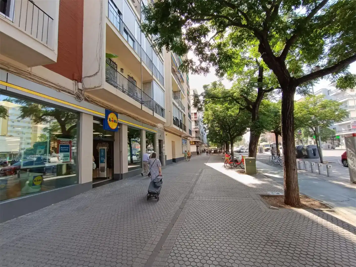 Vista exterior de Pis en venda en  Sevilla Capital amb Aire condicionat i Balcó