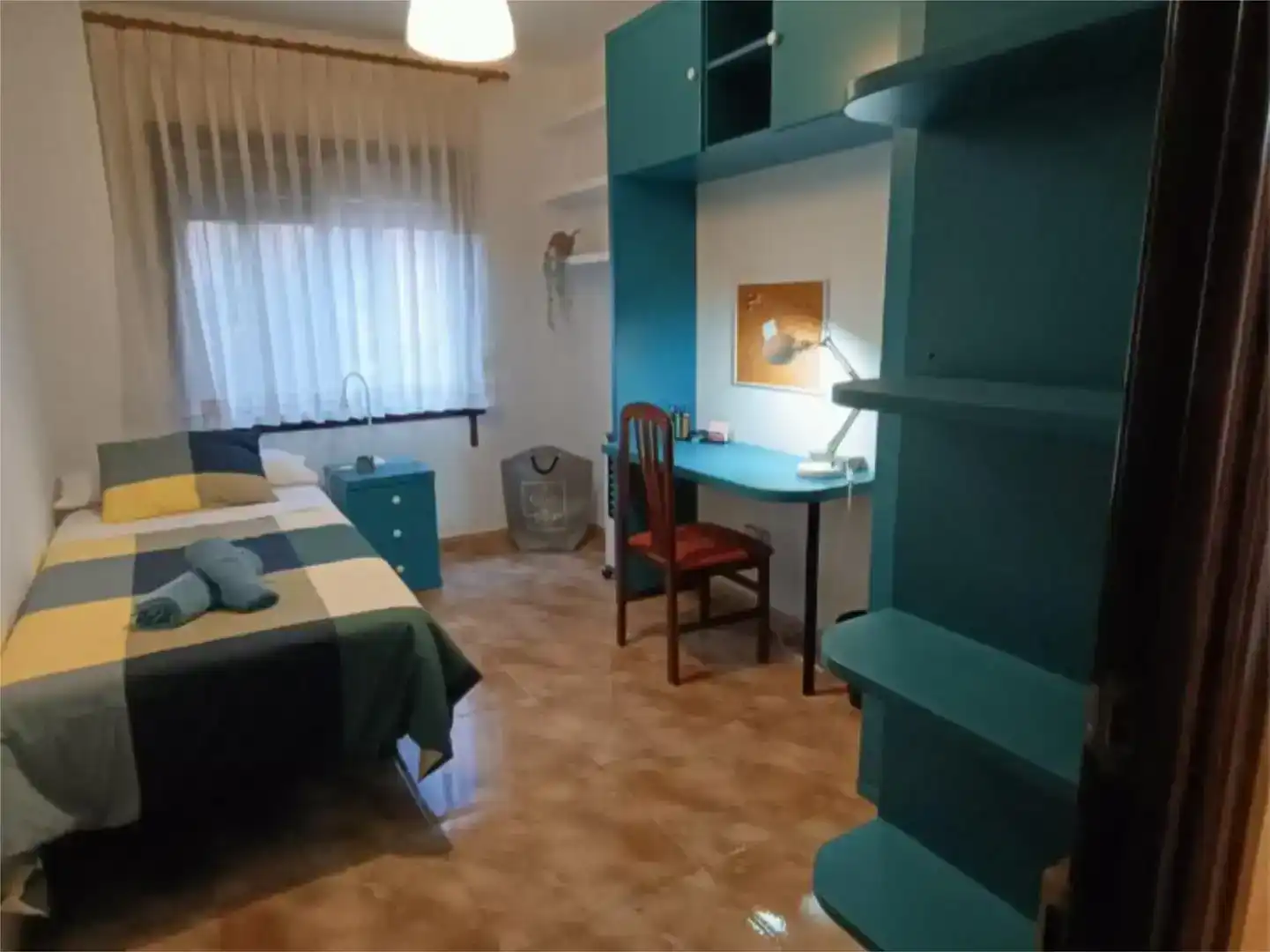 Schlafzimmer von Wohnung zur Miete in Zaragoza mit Möbliert, Ofen und Waschmaschine