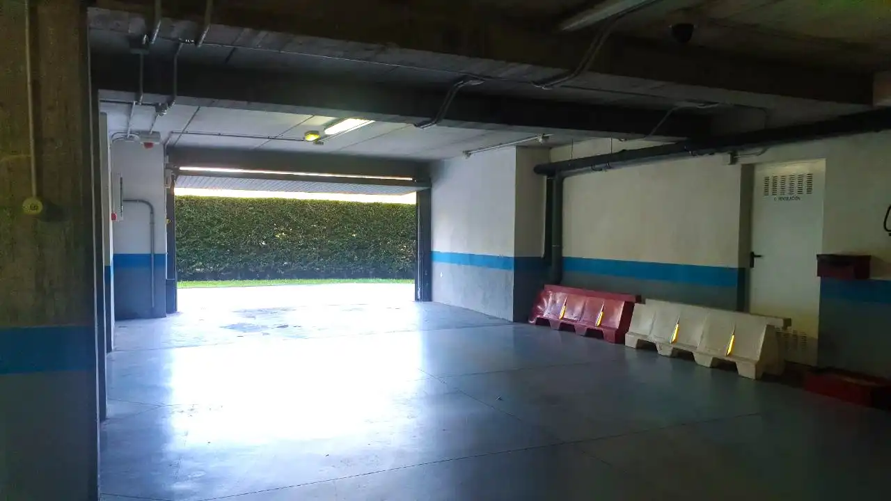 Parkplatz von Garage zum Verkauf in Oviedo 