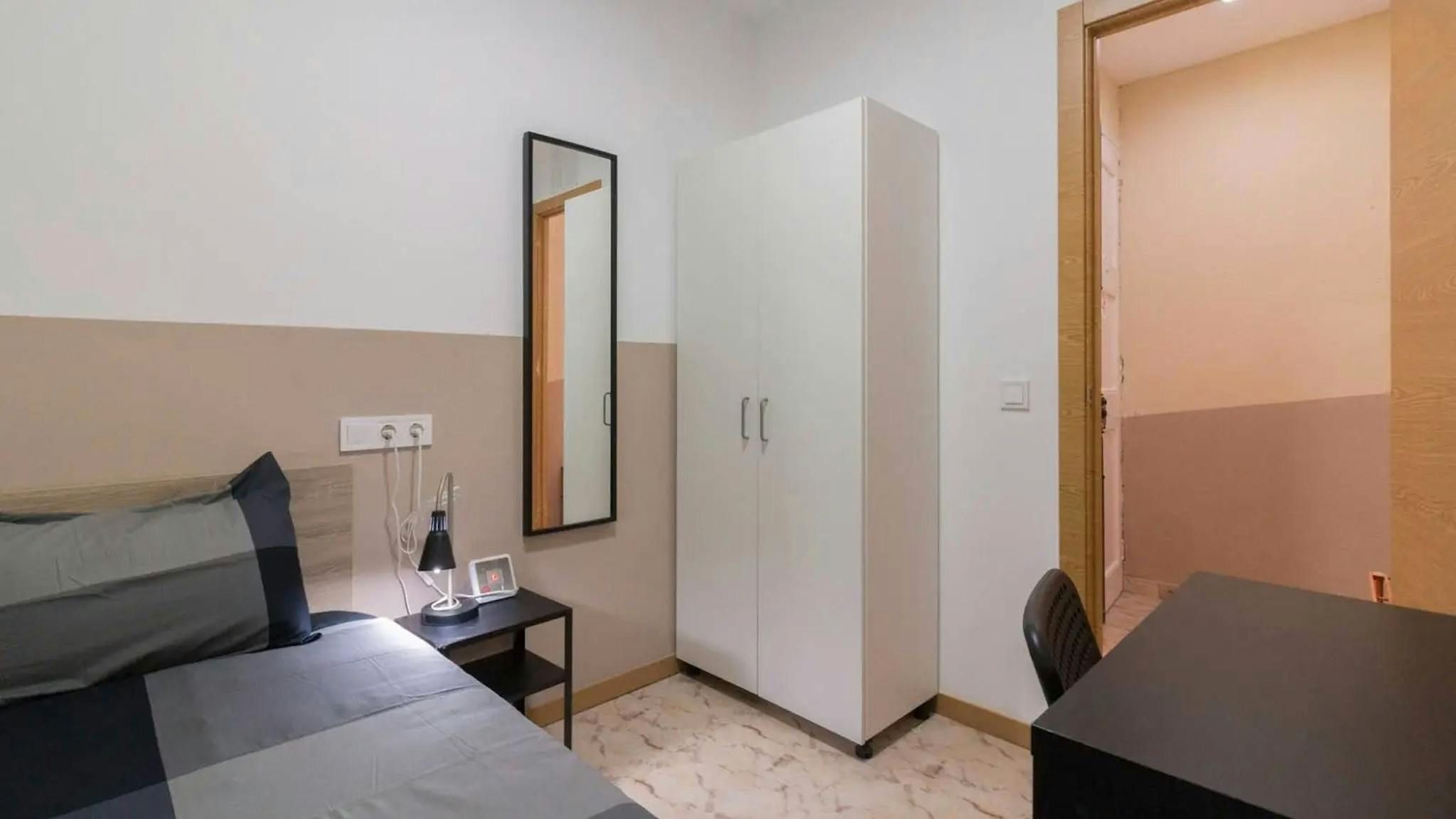 Bedroom of Flat to share in  Barcelona Capital  with Furnished and Washing machine