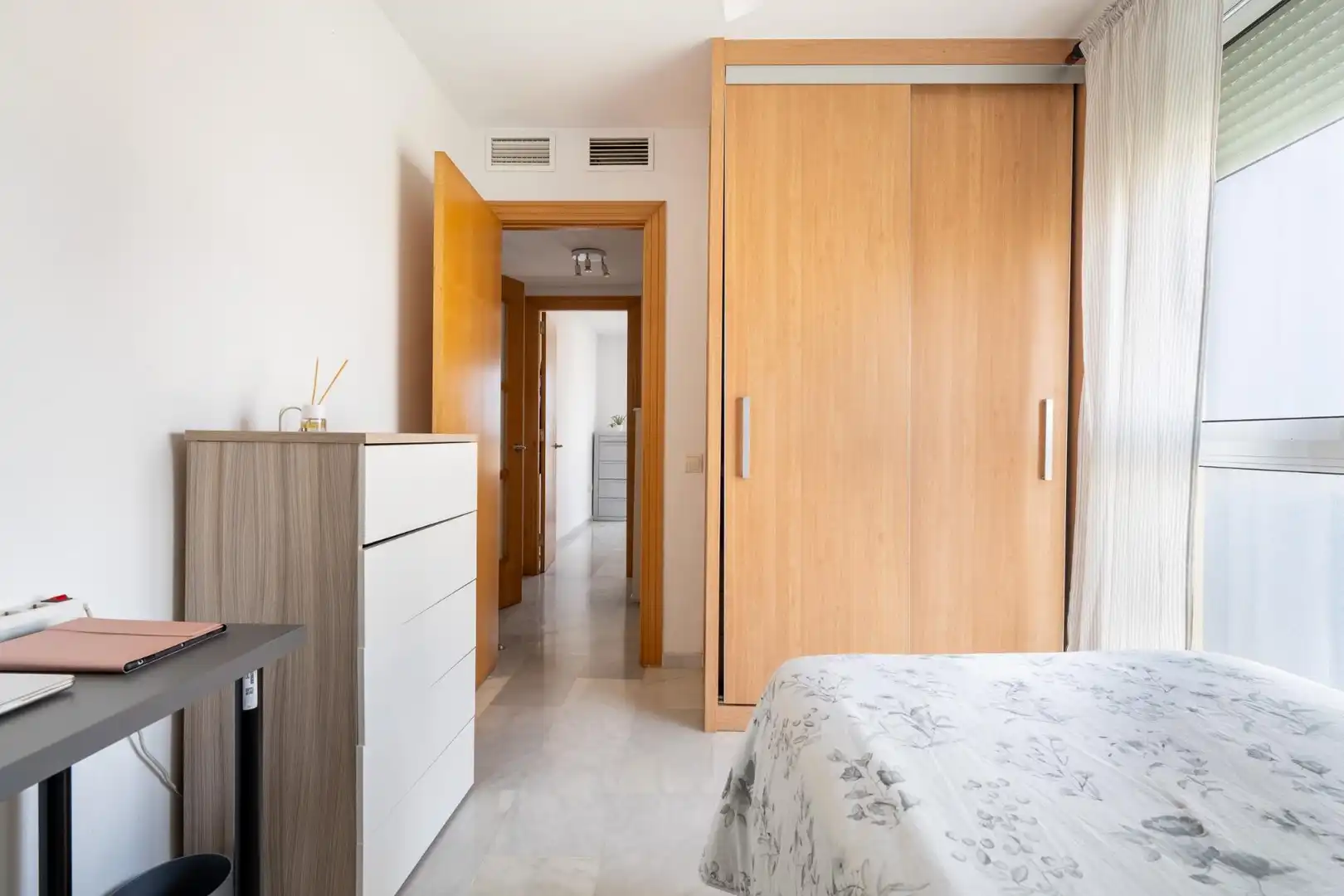 Dormitori de Apartament en venda en Roquetas de Mar amb Aire condicionat, Calefacció i Jardí privat