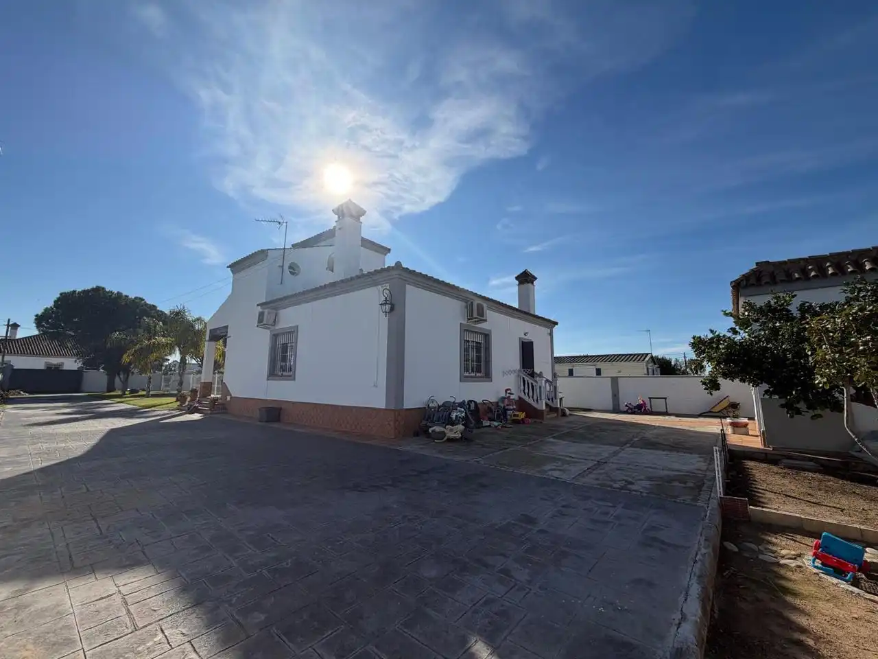 Vista exterior de Casa o chalet en venta en Chipiona con Aire acondicionado, Jardín privado y Piscina