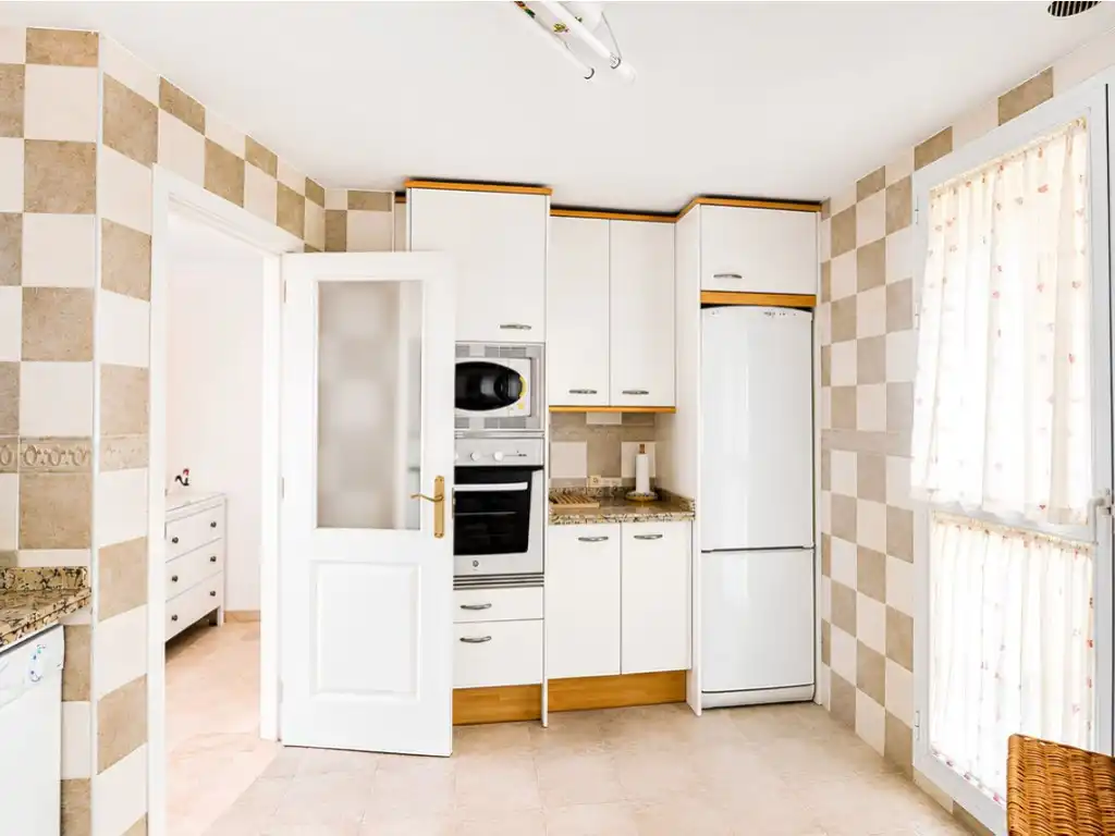 Kitchen of Flat for sale in Fuengirola  with Air Conditioner, Terrace and Swimming Pool