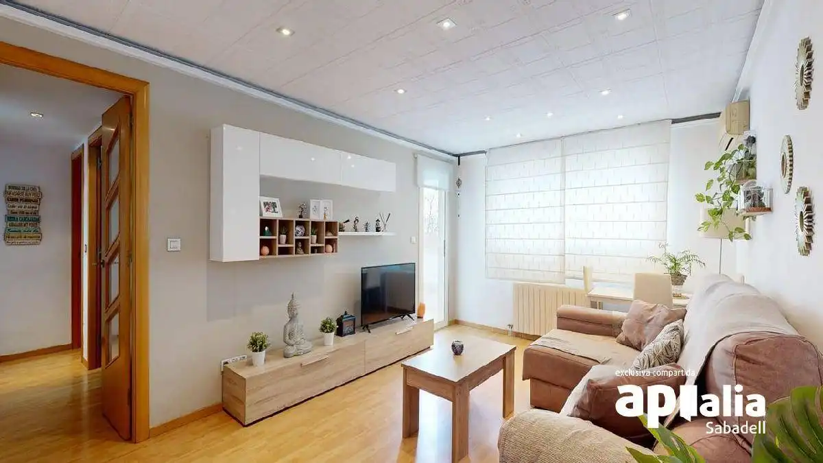 Living room of Flat for sale in Badia del Vallès  with Air Conditioner, Heating and Parquet flooring