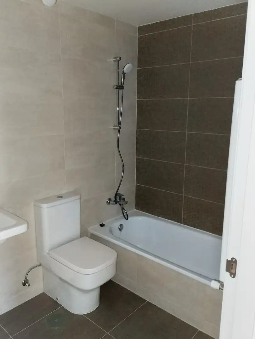 Badezimmer von Wohnung zur Miete in HUCA - La Cadellada