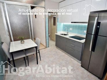 Casa con balcón en venta en Calle Pedro Alcázar