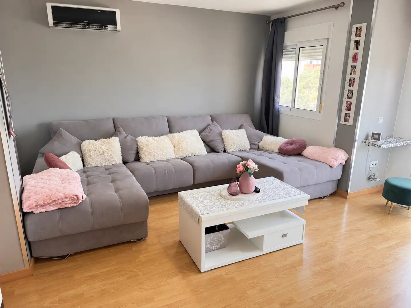 Sala d'estar de Casa adosada en venda en Roquetas de Mar amb Aire condicionat, Terrassa i Traster