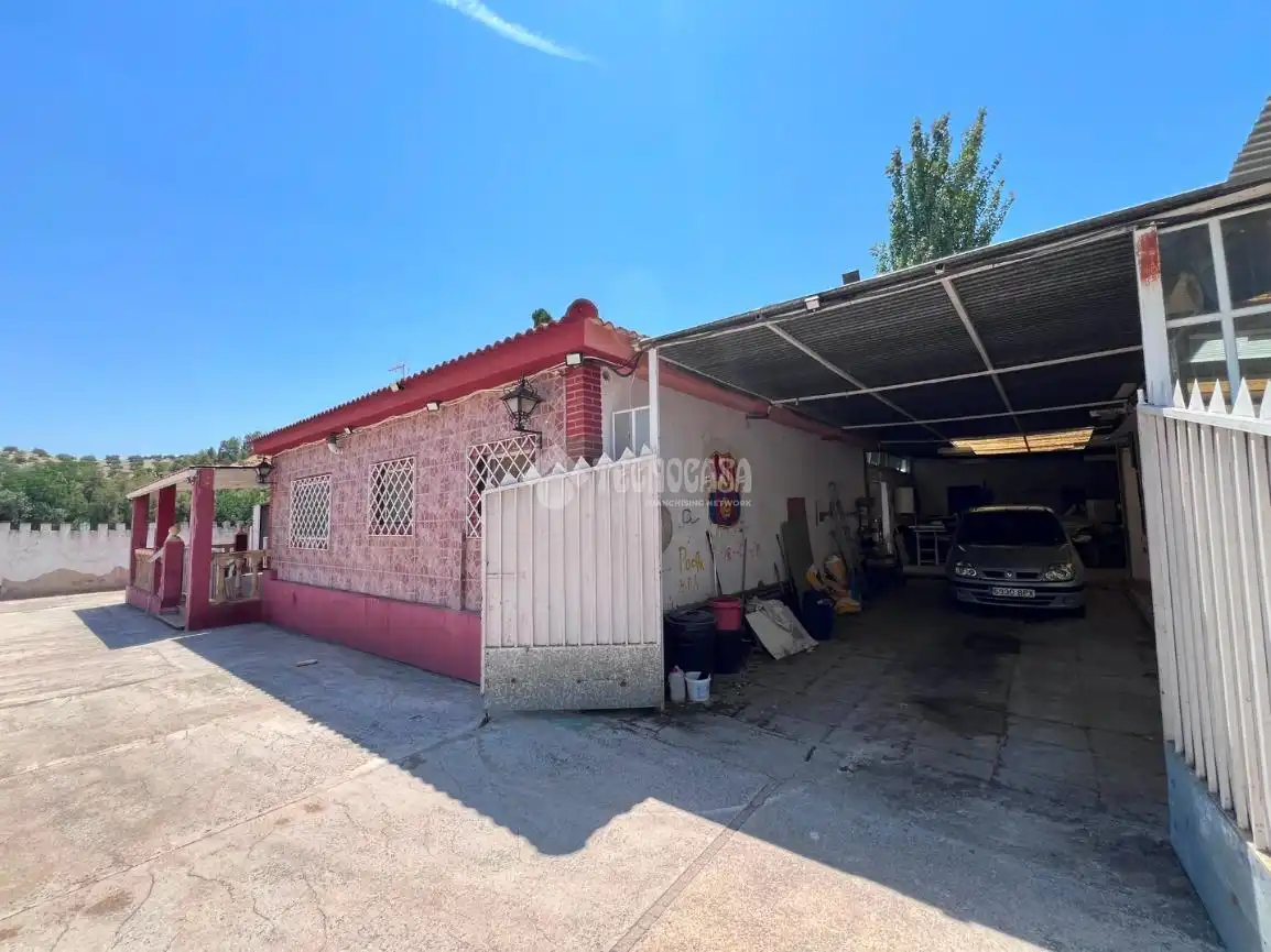 Vista exterior de Finca rústica en venda en Jaén amb Aire condicionat