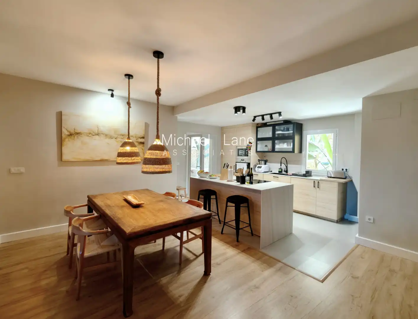 Küche von Wohnung zum Verkauf in Sotogrande mit Klimaanlage, Privatgarten und Terrasse