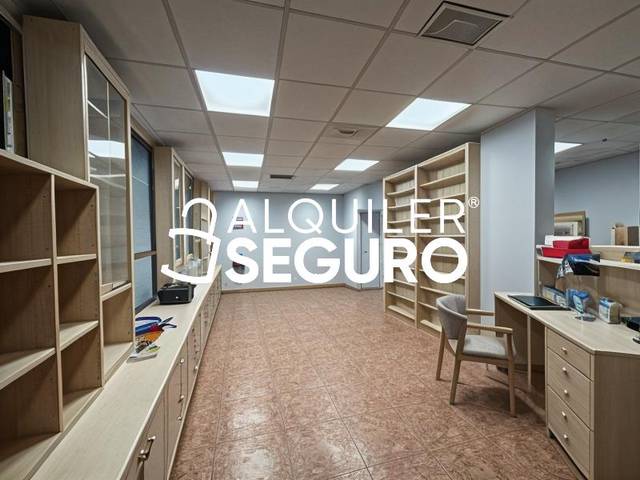 Local comercial en Alquiler en Avenida De Belén en Cuevas - Ilustración