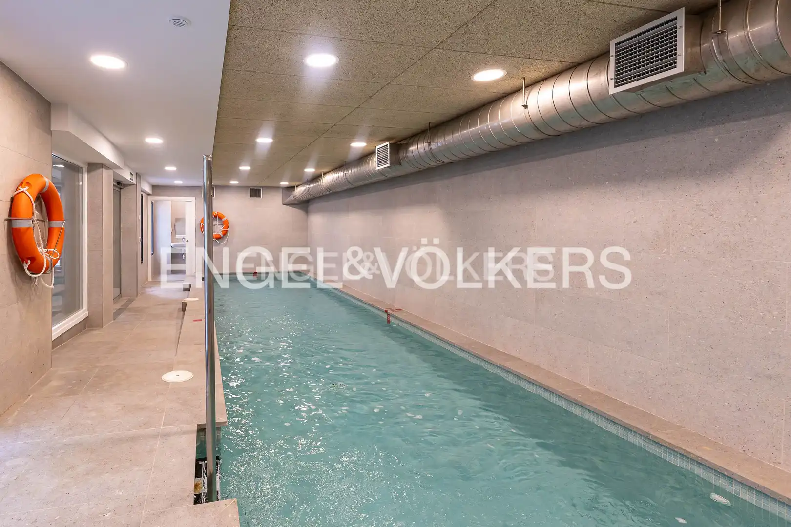 Schwimmbecken von Wohnung zum Verkauf in Madrid mit Klimaanlage, Heizung und Schwimmbad