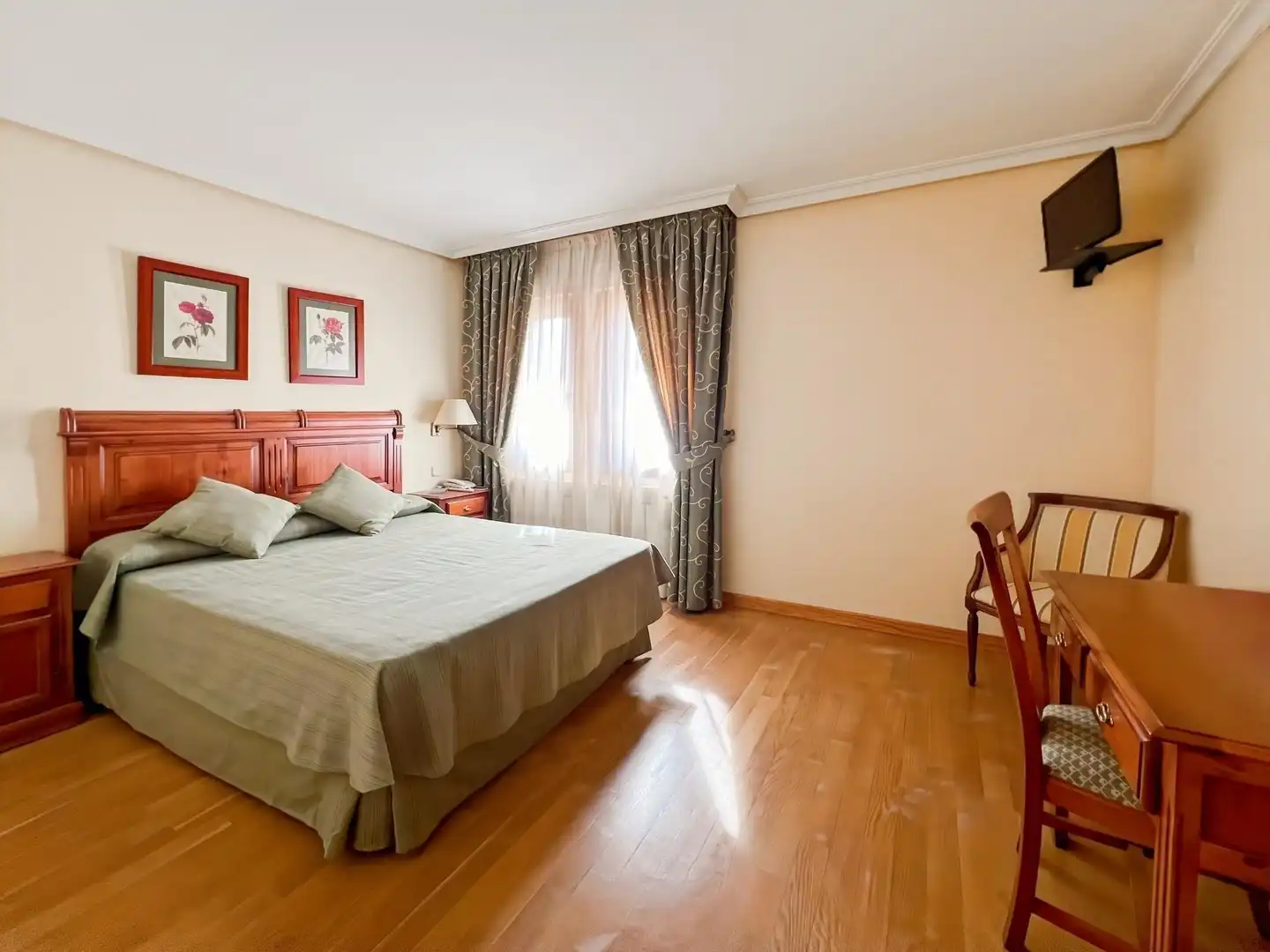 Bedroom of Country homes for sale in Buitrago del Lozoya  with Air Conditioner and Alarm
