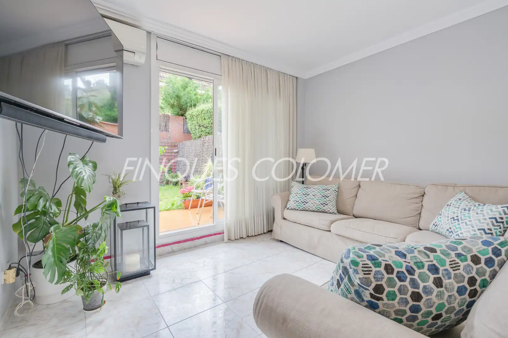 Sala de estar de Dúplex en venta en Rubí con Aire acondicionado, Calefacción y Jardín privado