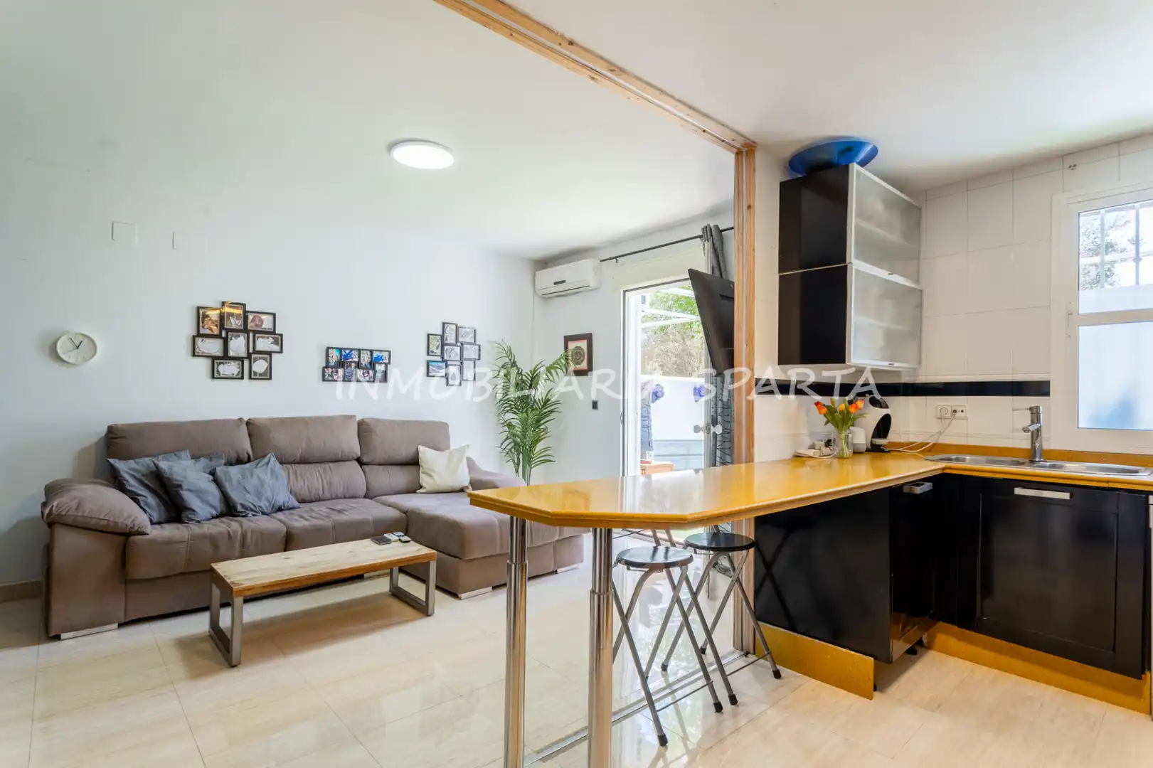 Living room of Detached homes for sale in Espartinas  with Air Conditioner and Heating