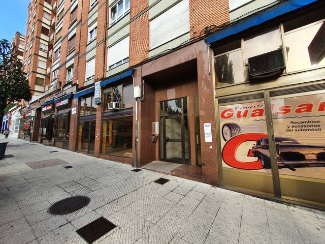 Local comercial en Venta en Amparo Pedregal en Milán - Pumarín