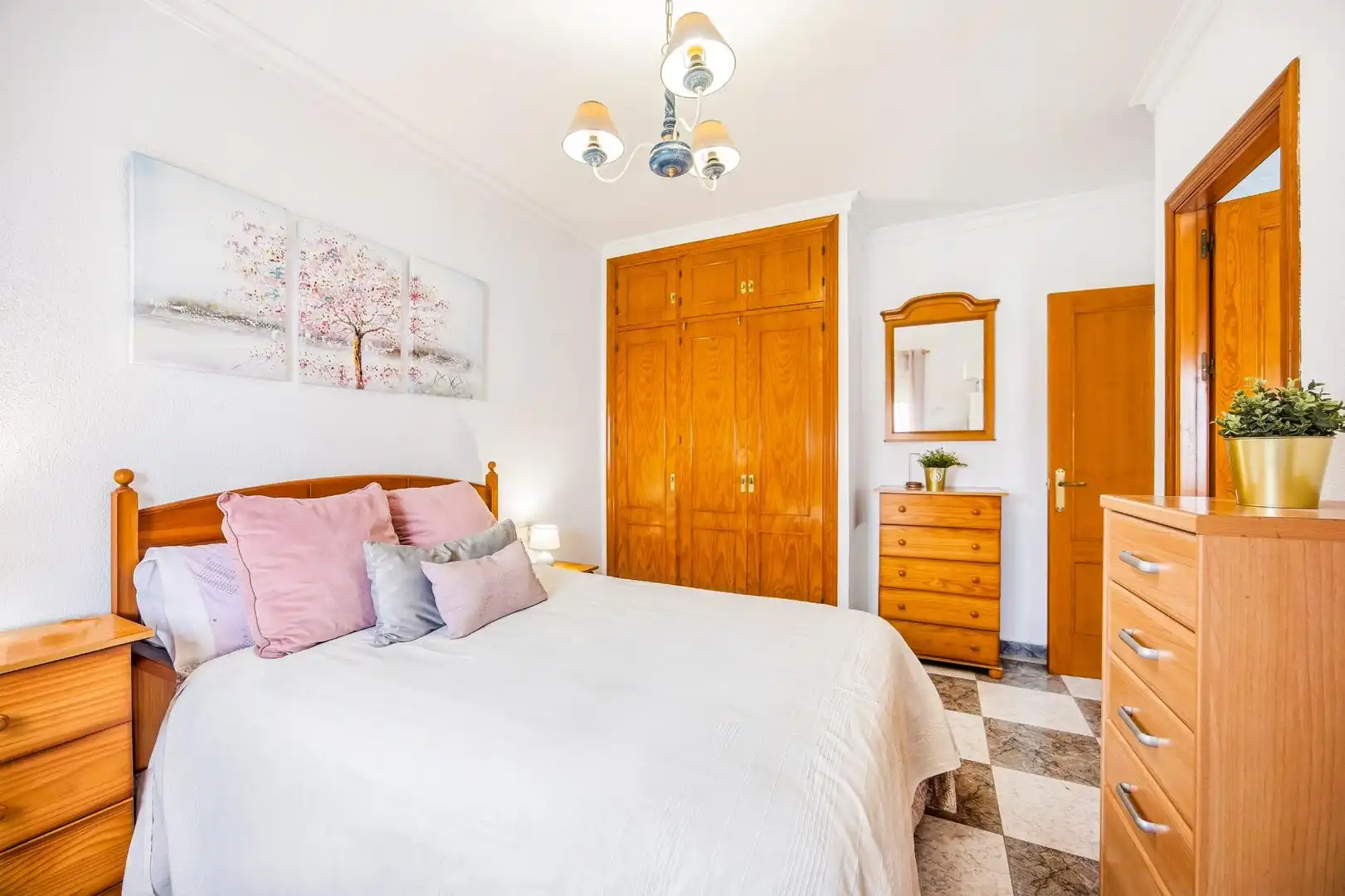 Habitación de Casa o chalet en venta en Chiclana de la Frontera con Aire acondicionado, Jardín privado y Terraza