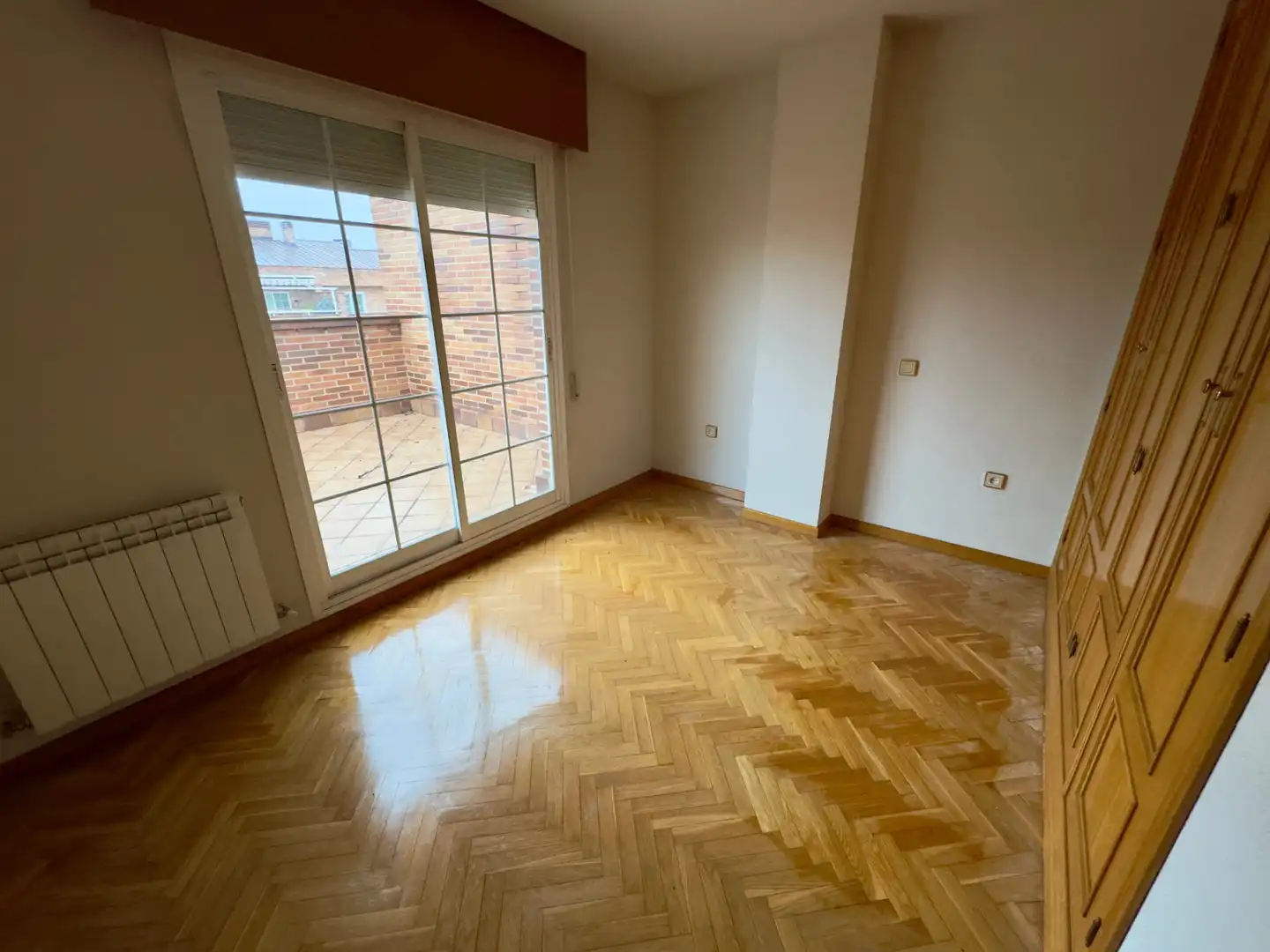 Schlafzimmer von Dachboden zum Verkauf in Coslada mit Parkett, Terrasse und Abstellraum