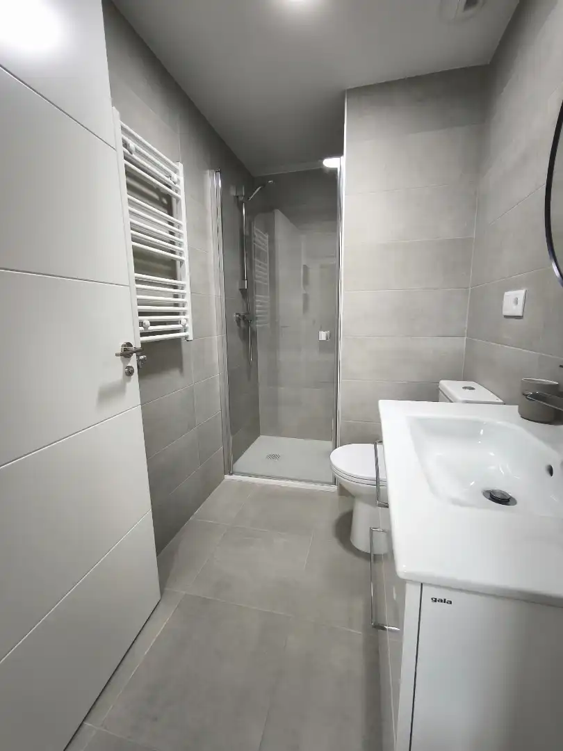 Baño de Piso en venta en Vilagarcía de Arousa con Calefacción, Terraza y Trastero
