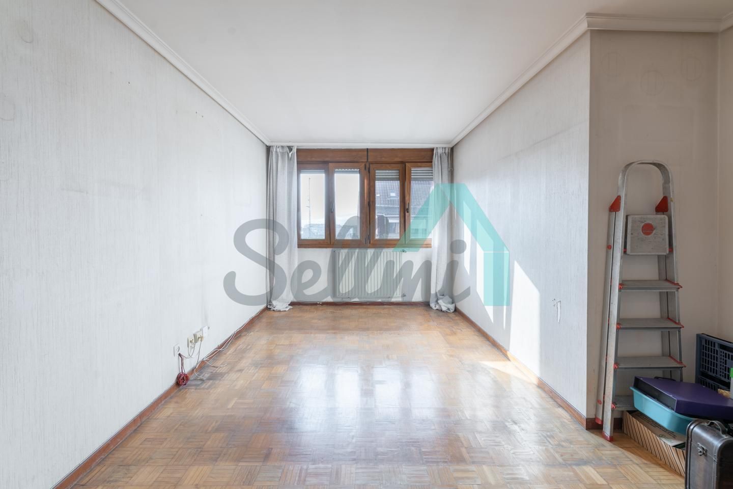 Sala d'estar de Pis en venda en Oviedo  amb Calefacció i Parquet