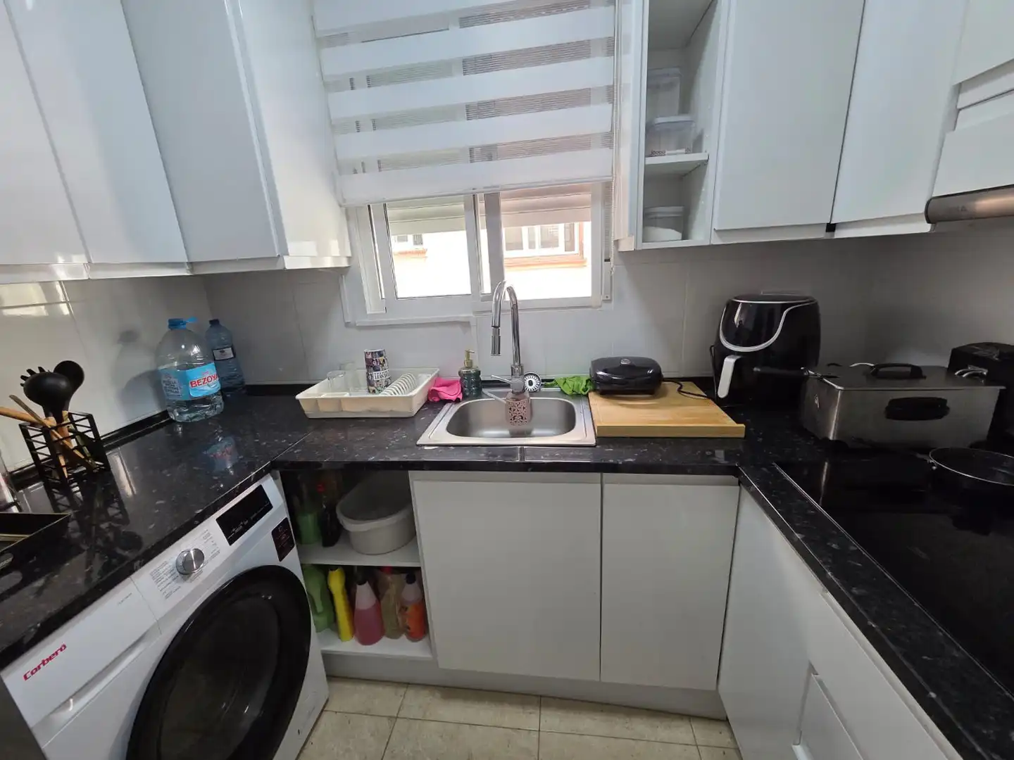 Küche von Wohnung zum Verkauf in Vila-real mit Klimaanlage, Abstellraum und Ofen
