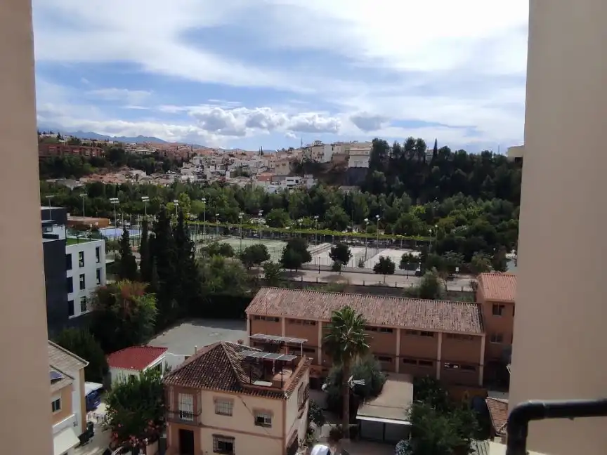Exterior view of Flat for sale in  Granada Capital