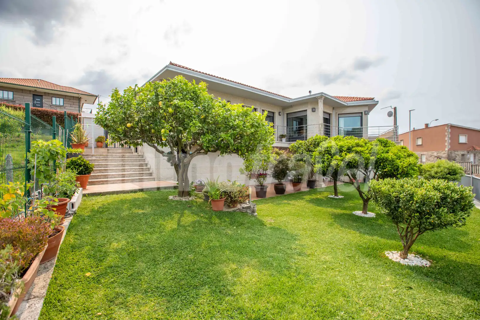Jardín de Casa o chalet en venta en Sanxenxo con Calefacción, Jardín privado y Parquet