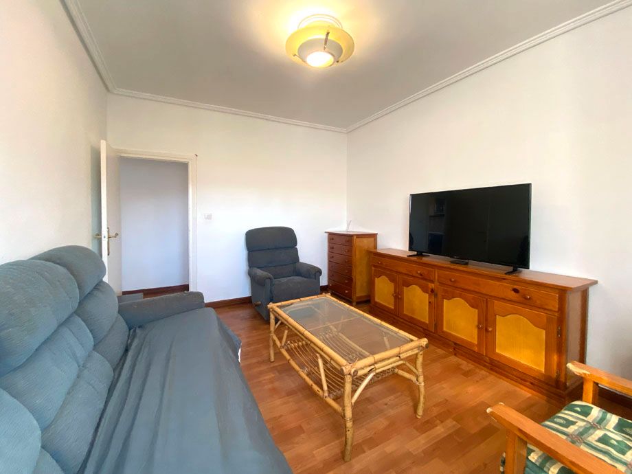 Sala d'estar de Pis en venda en Vitoria - Gasteiz amb Calefacció, Traster i Moblat