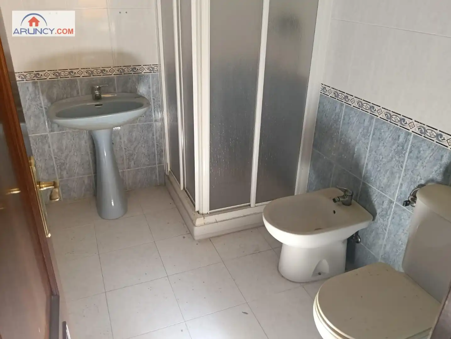 Bathroom of Flat for sale in Villaverde del Río  with Terrace
