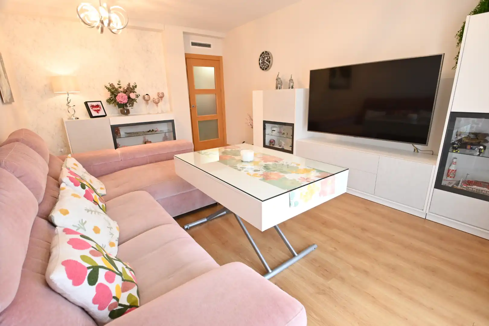 Living room of Flat for sale in La Zubia  with Air Conditioner, Storage room and Balcony