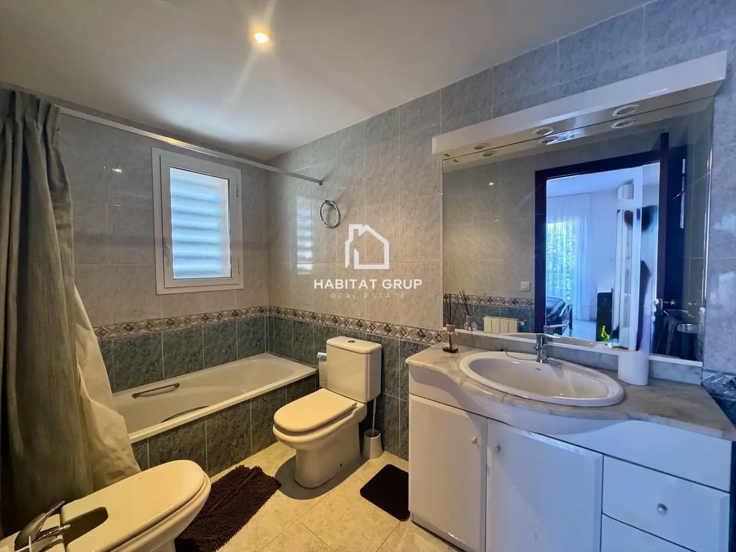 Baño de Casa adosada en venta en Sant Gregori con Aire acondicionado, Calefacción y Jardín privado